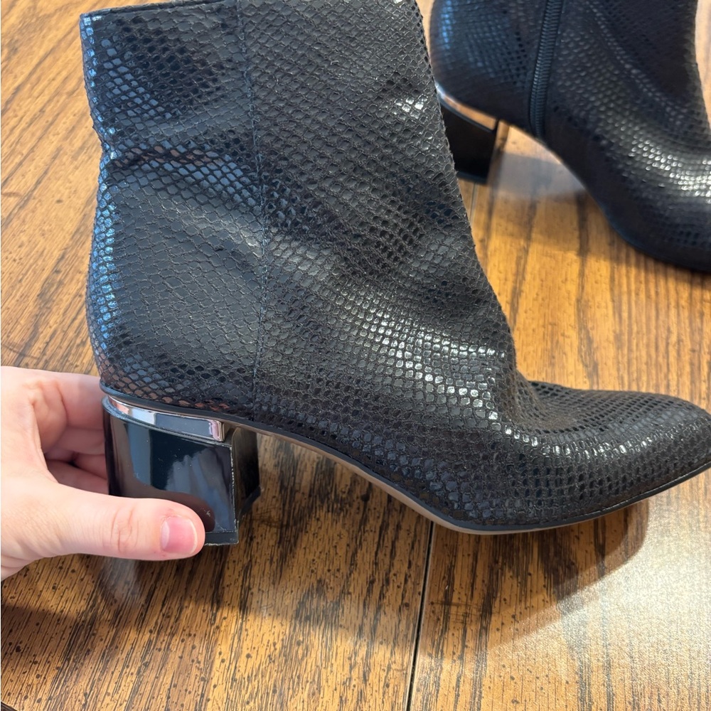 Franco Sarto women’s snake skin print boots 7.5 - Picture 2 of 9